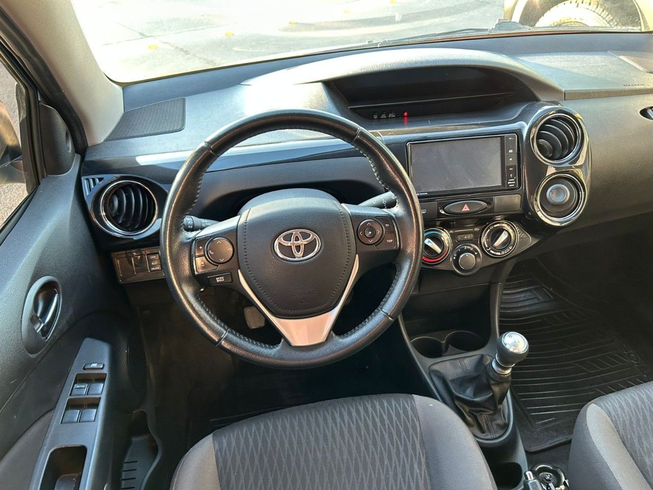 Toyota Etios Usado Financiado en Mendoza, deRuedas