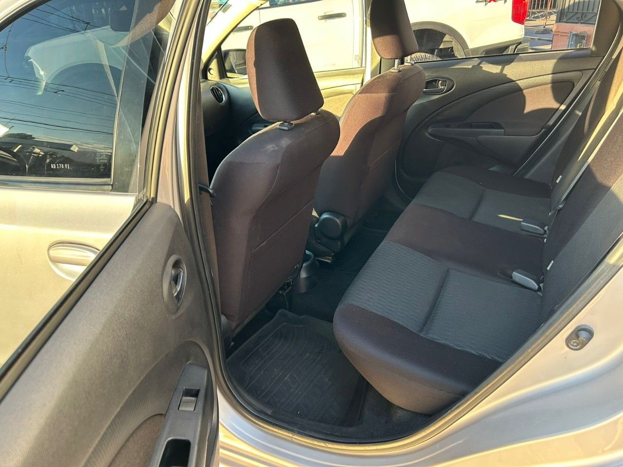 Toyota Etios Usado Financiado en Mendoza, deRuedas