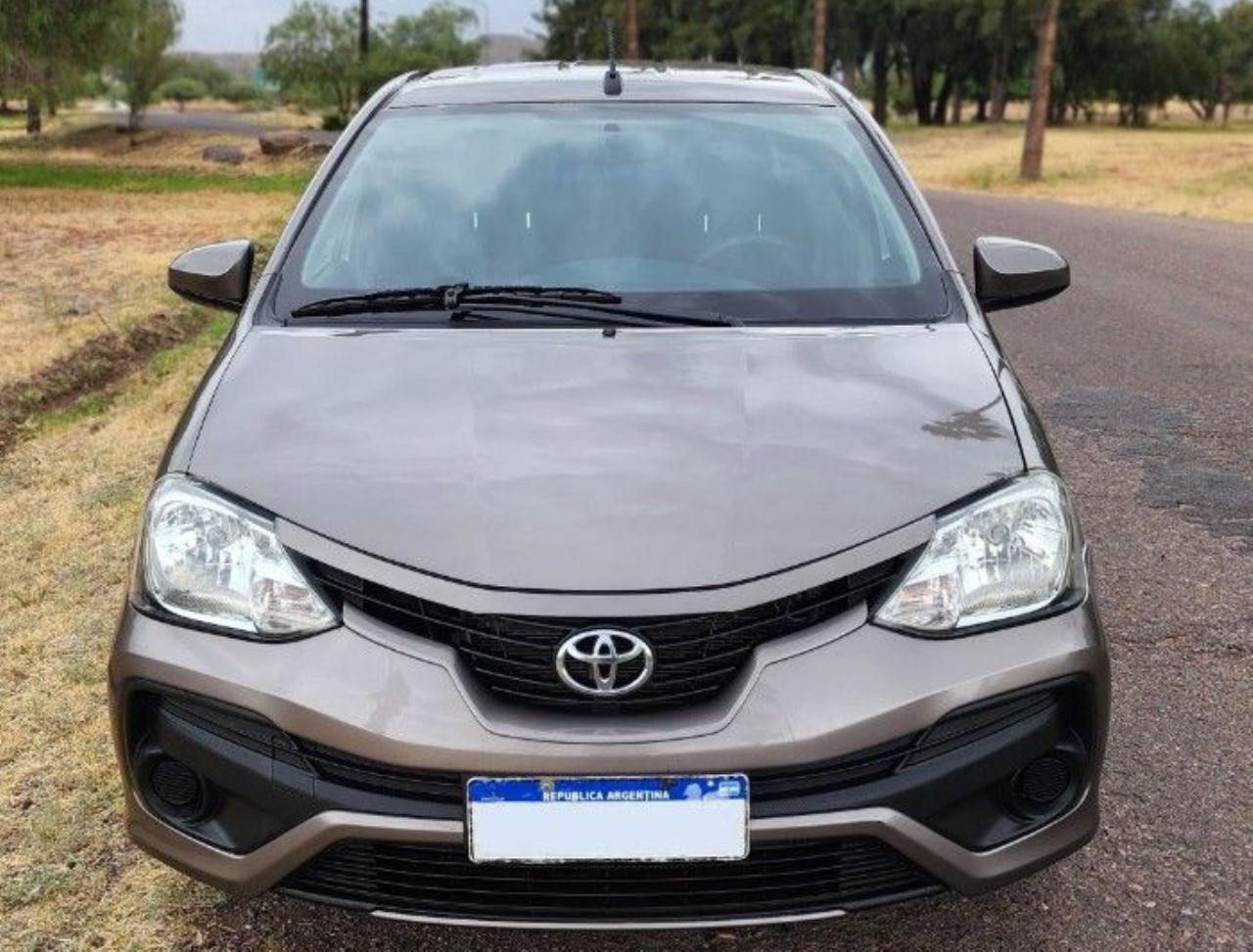 Toyota Etios Usado en Mendoza, deRuedas
