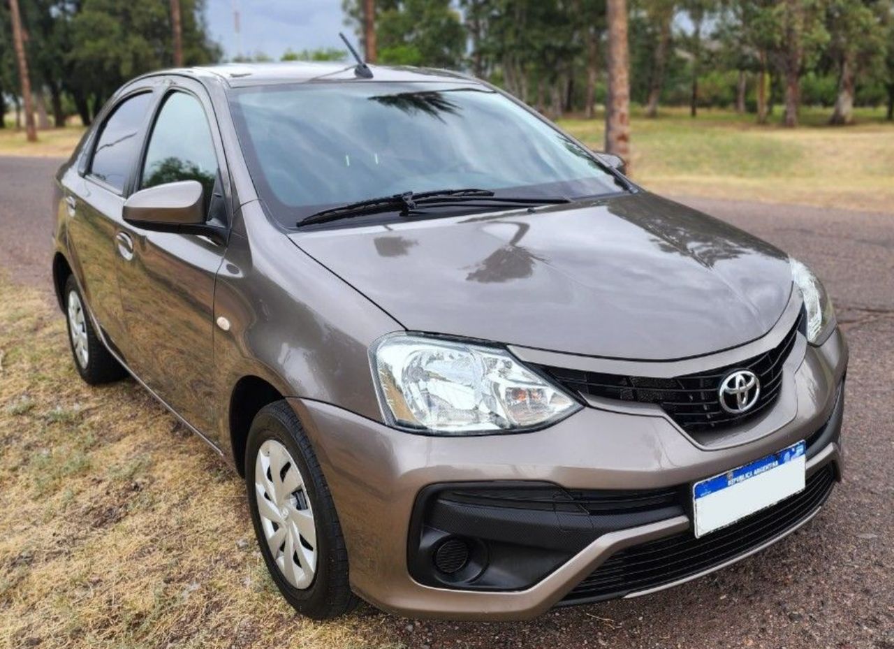 Toyota Etios Usado en Mendoza, deRuedas