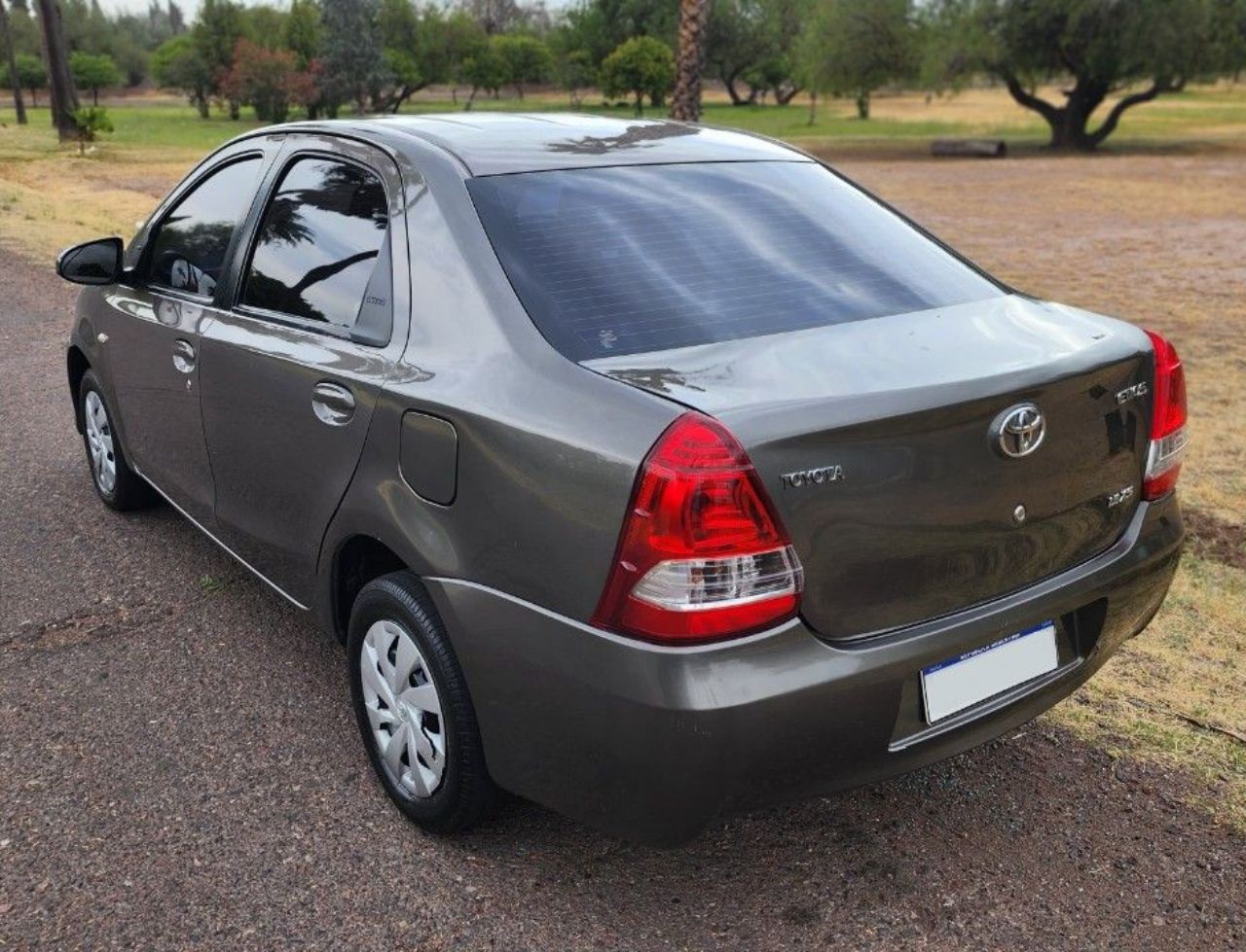 Toyota Etios Usado en Mendoza, deRuedas