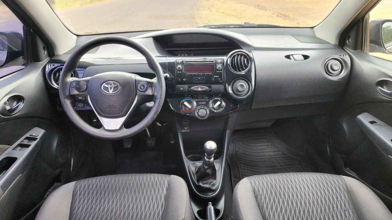 Toyota Etios Usado en Mendoza, deRuedas