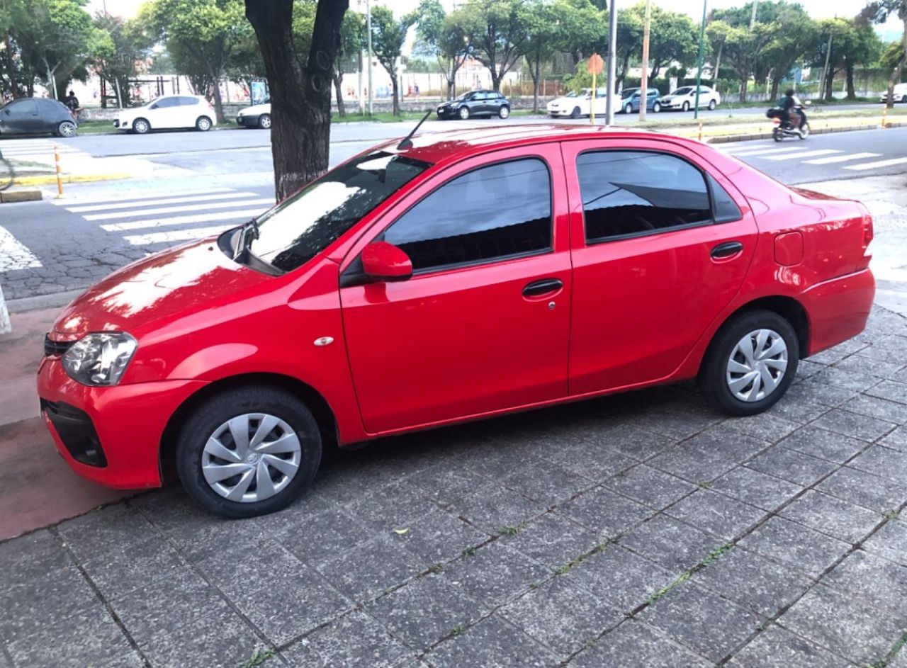 Toyota Etios Usado en Salta, deRuedas