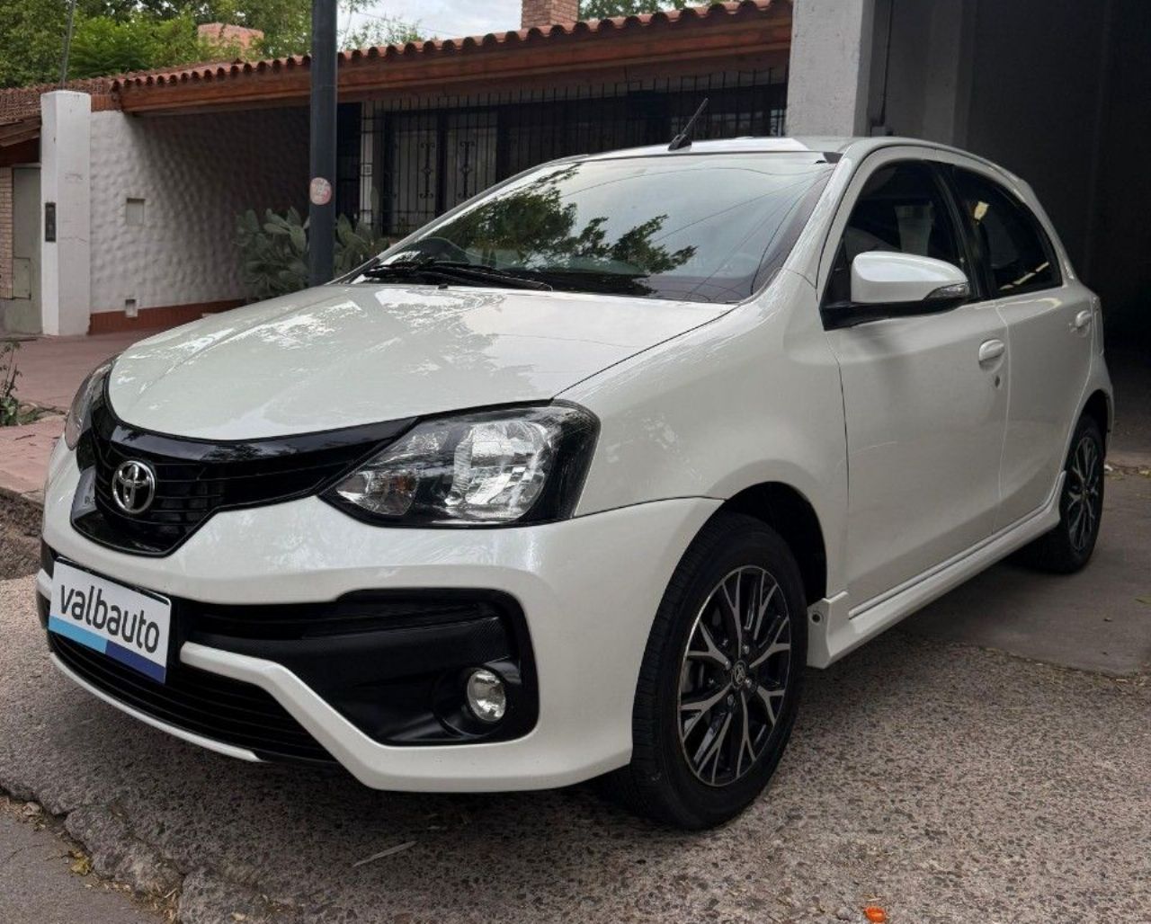 Toyota Etios Usado en Mendoza, deRuedas