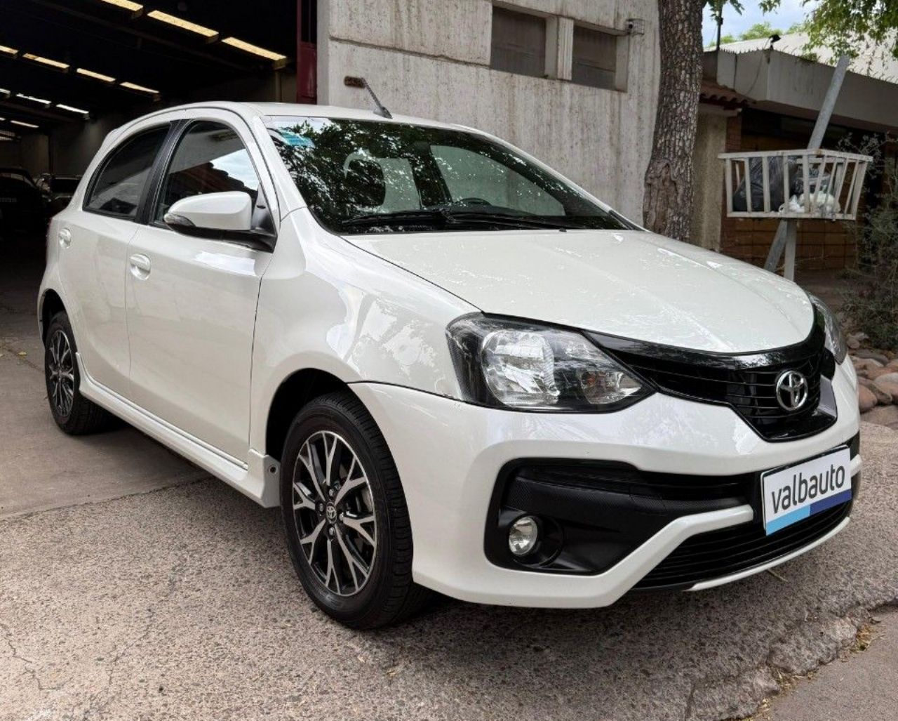 Toyota Etios Usado en Mendoza, deRuedas