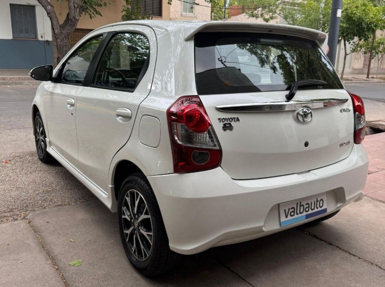 Toyota Etios Usado en Mendoza, deRuedas