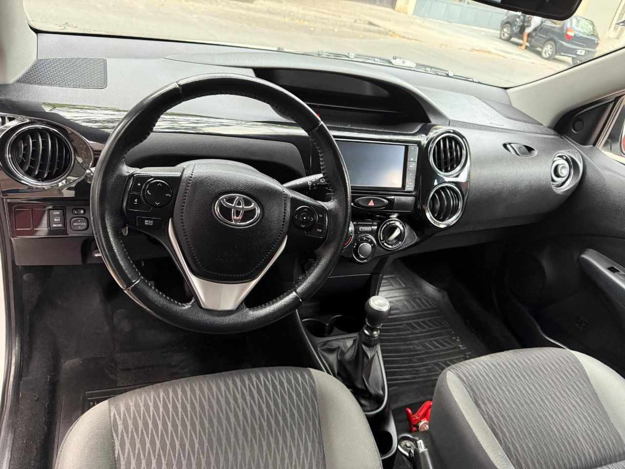 Toyota Etios Usado en Mendoza, deRuedas