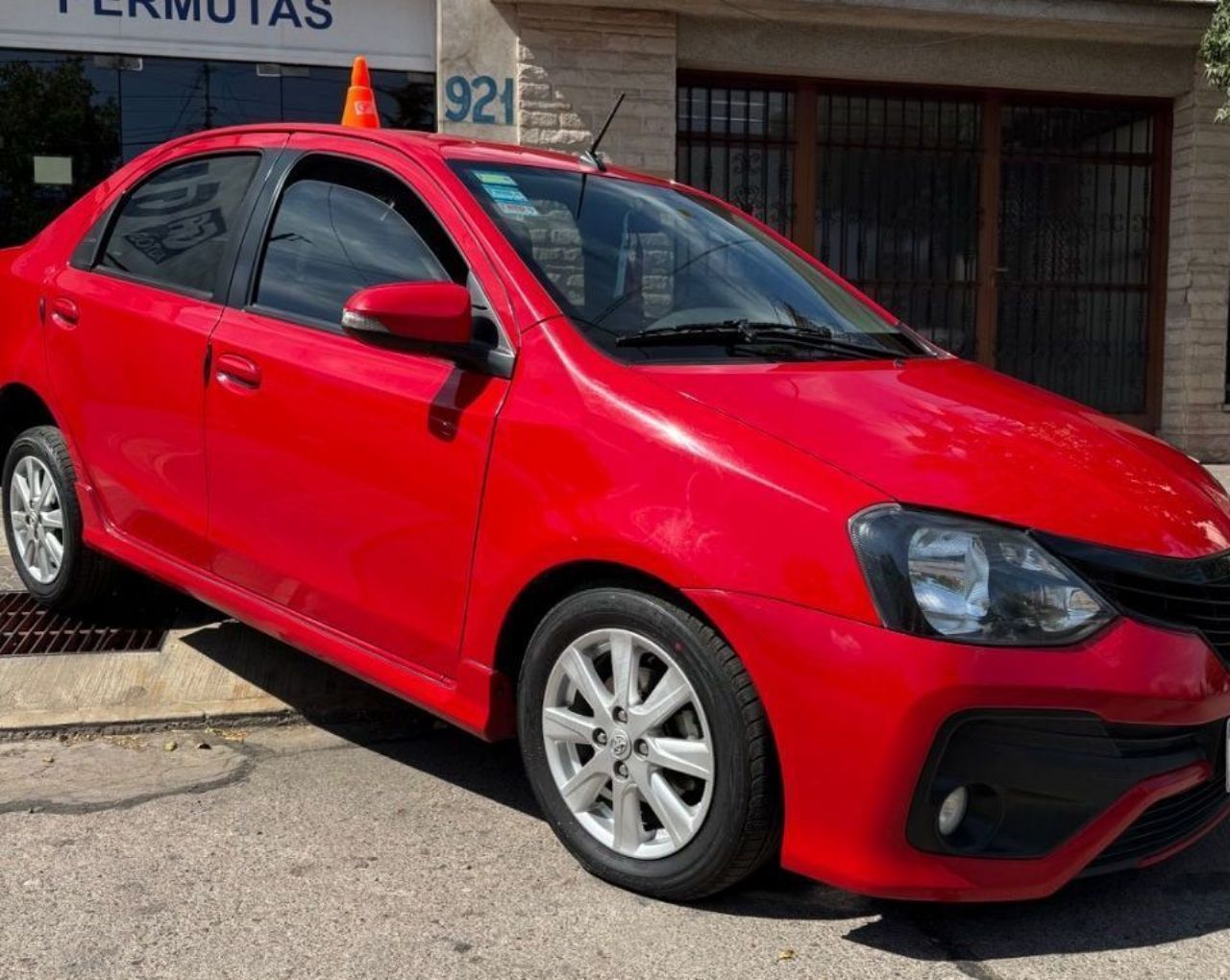 Toyota Etios Usado Financiado en Mendoza, deRuedas