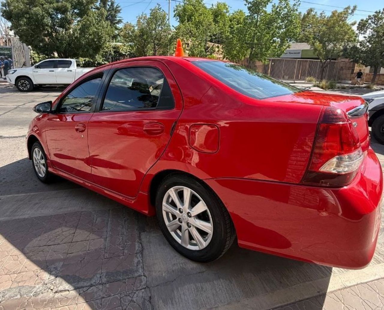 Toyota Etios Usado Financiado en Mendoza, deRuedas