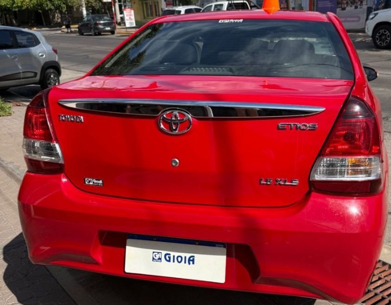 Toyota Etios Usado Financiado en Mendoza, deRuedas