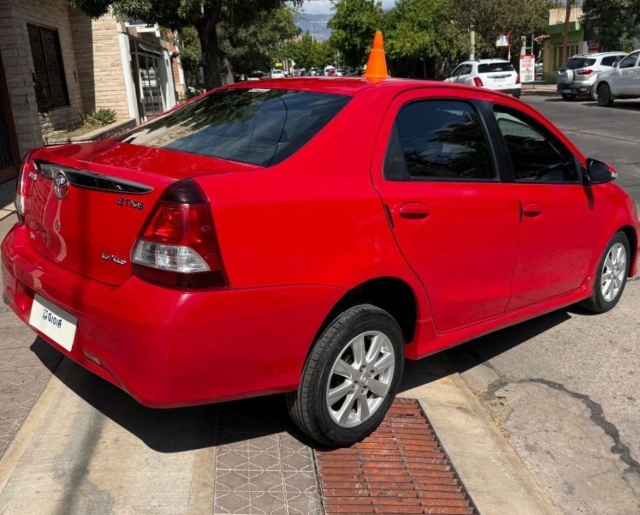Toyota Etios Usado Financiado en Mendoza, deRuedas