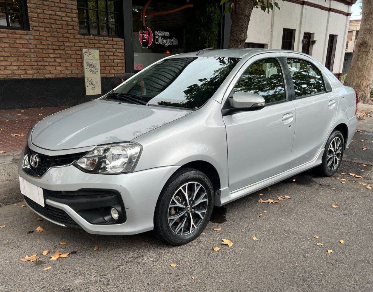 Toyota Etios Usado Financiado en Mendoza, deRuedas