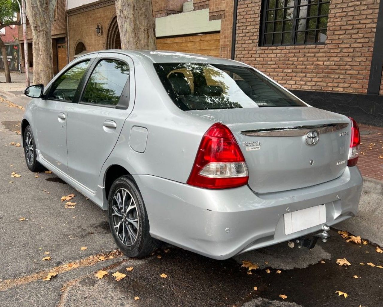 Toyota Etios Usado Financiado en Mendoza, deRuedas