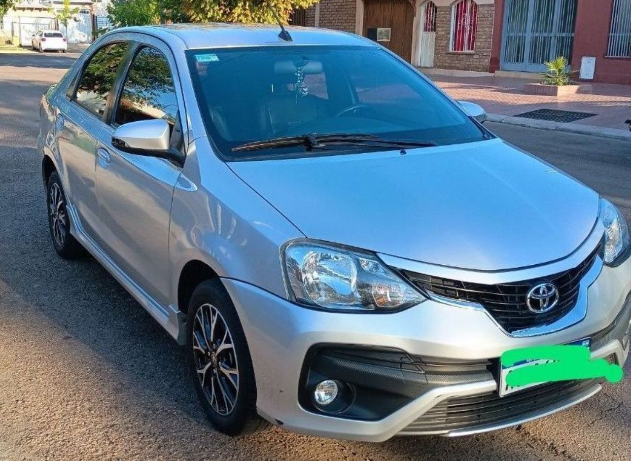 Toyota Etios Usado en Mendoza, deRuedas
