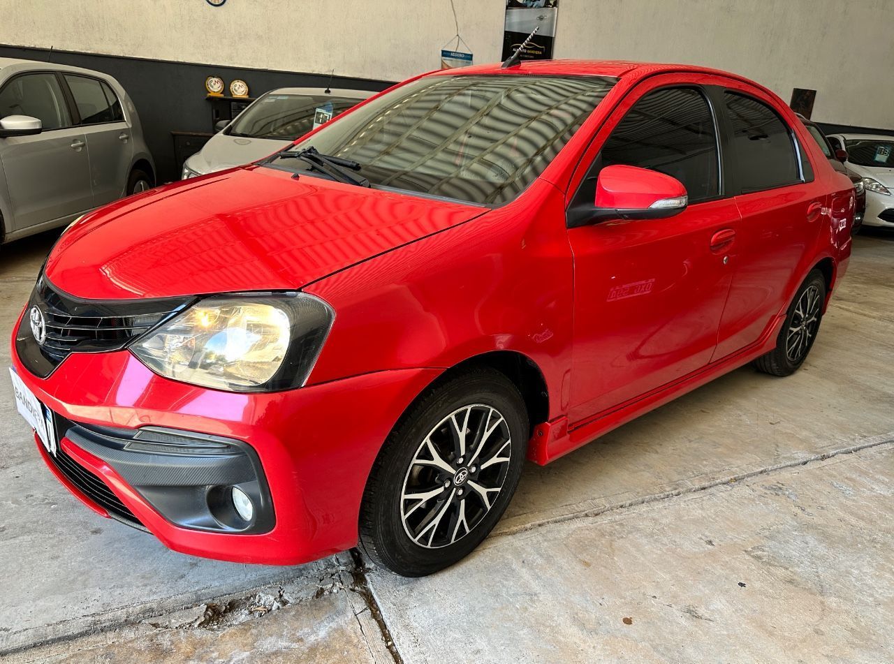 Toyota Etios Usado Financiado en Mendoza, deRuedas
