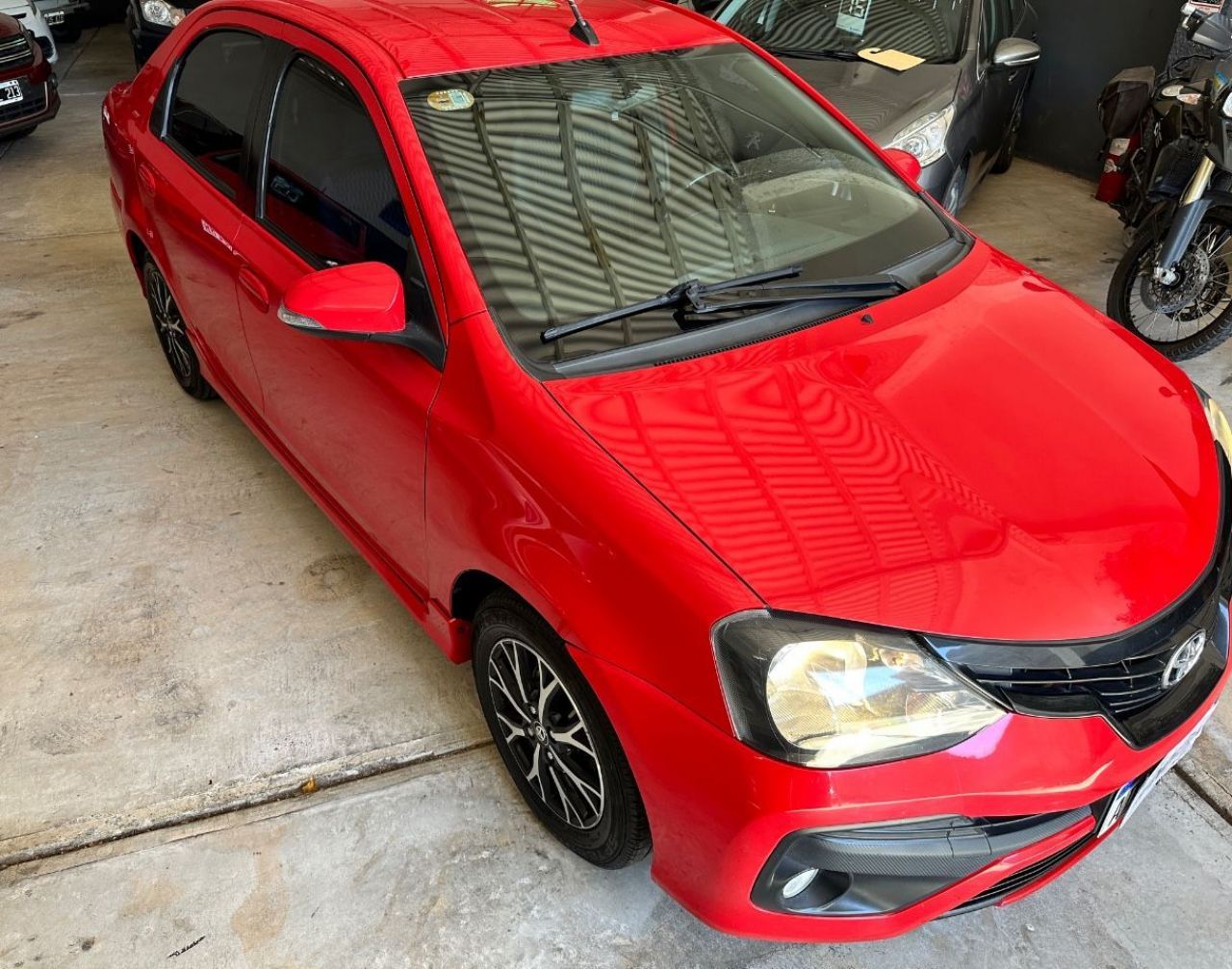 Toyota Etios Usado Financiado en Mendoza, deRuedas