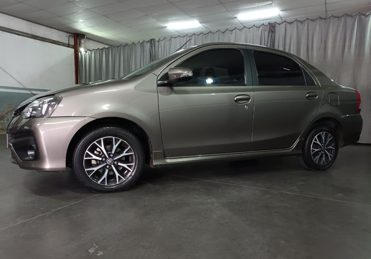 Toyota Etios Usado Financiado en Mendoza, deRuedas