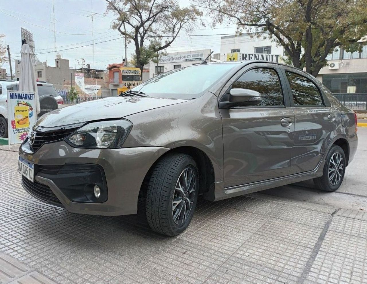 Toyota Etios Usado Financiado en Mendoza, deRuedas
