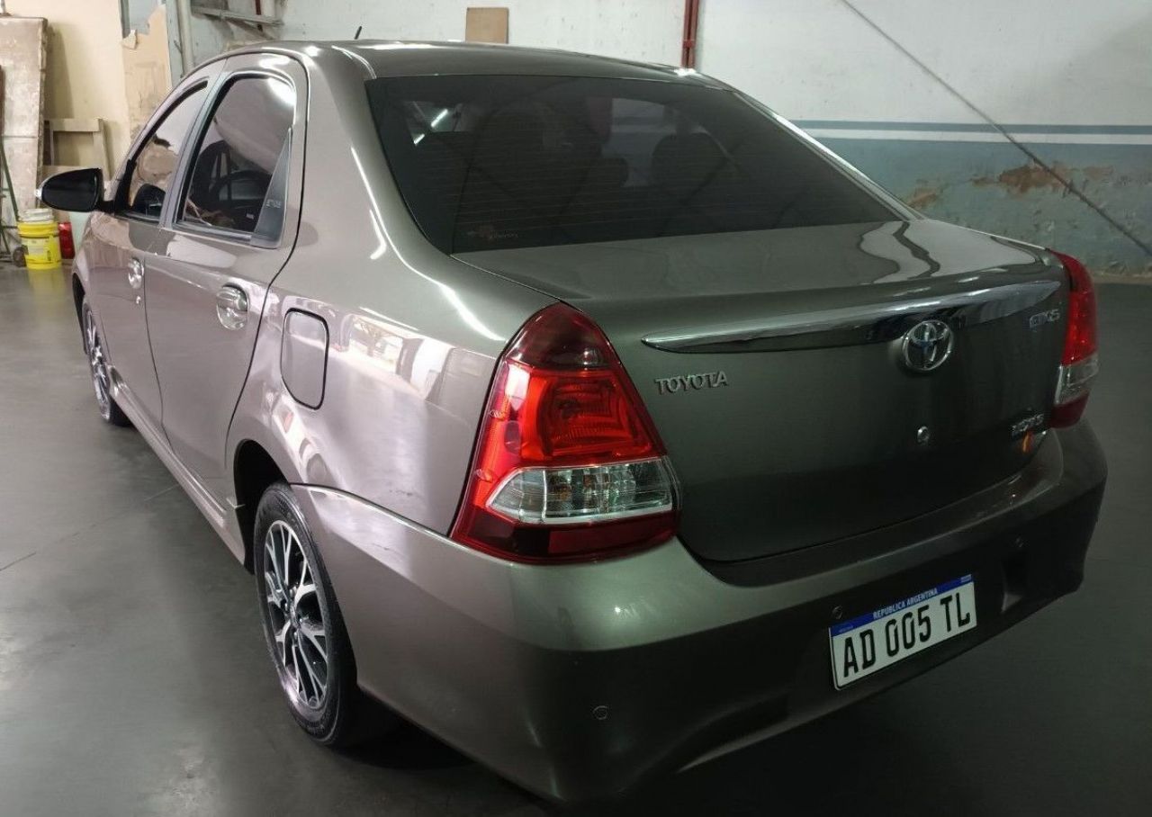 Toyota Etios Usado Financiado en Mendoza, deRuedas