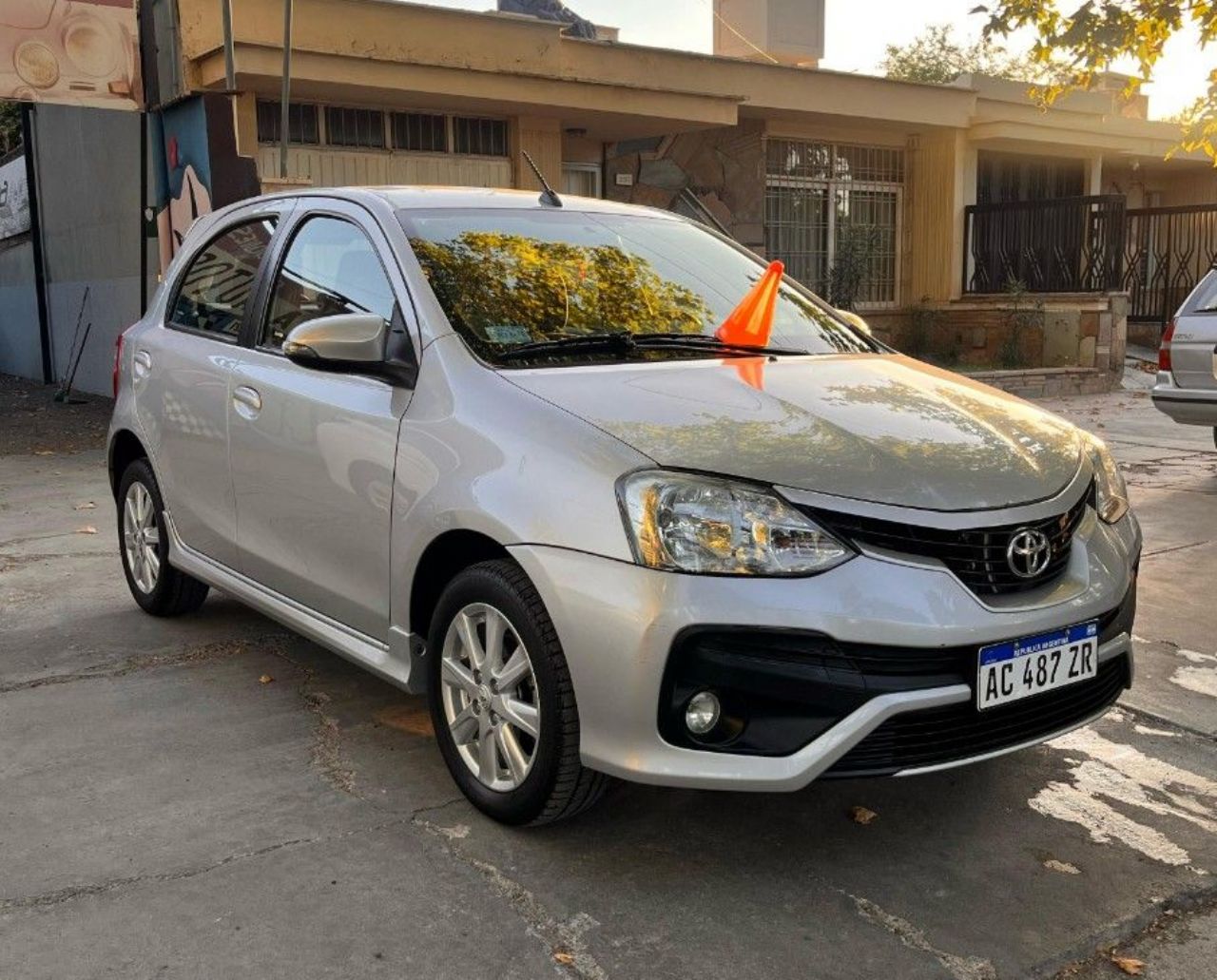 Toyota Etios Usado en Mendoza, deRuedas
