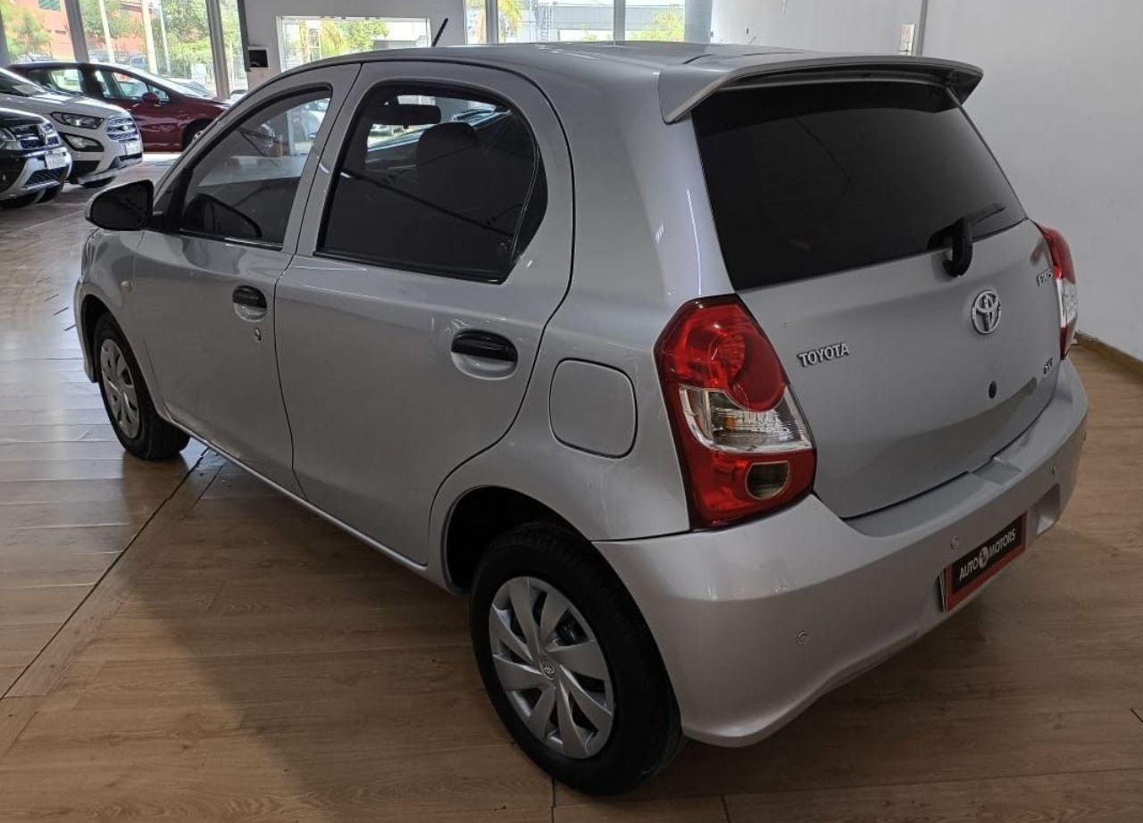 Toyota Etios Usado Financiado en Córdoba, deRuedas