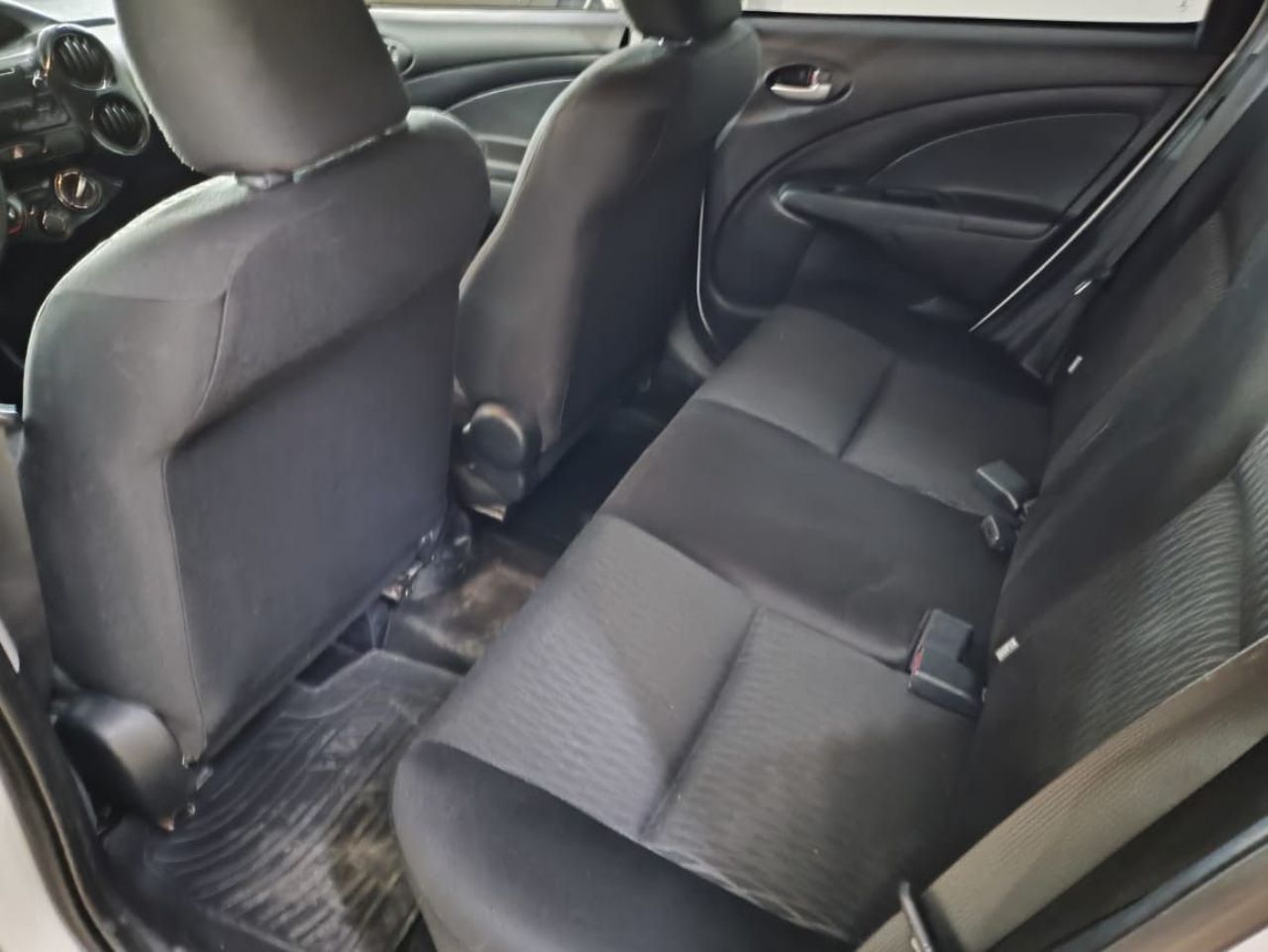 Toyota Etios Usado Financiado en Córdoba, deRuedas