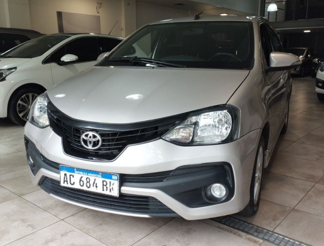 Toyota Etios Usado Financiado en Mendoza, deRuedas