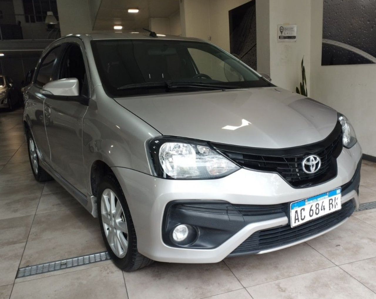Toyota Etios Usado Financiado en Mendoza, deRuedas