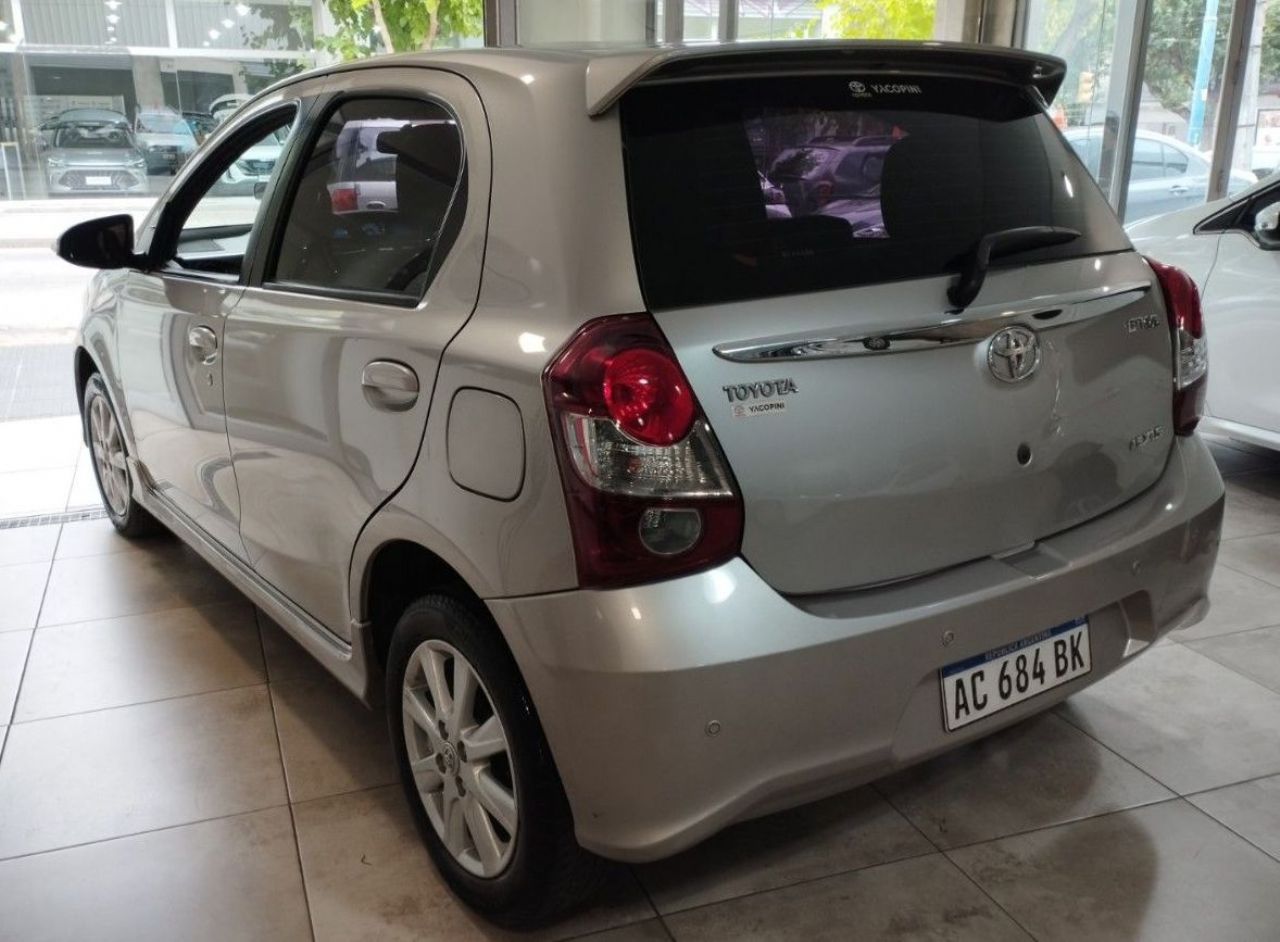 Toyota Etios Usado Financiado en Mendoza, deRuedas