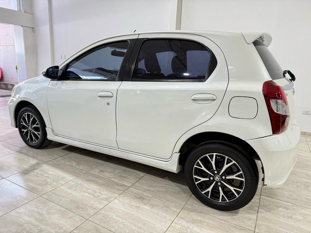 Toyota Etios Usado Financiado en San Juan, deRuedas