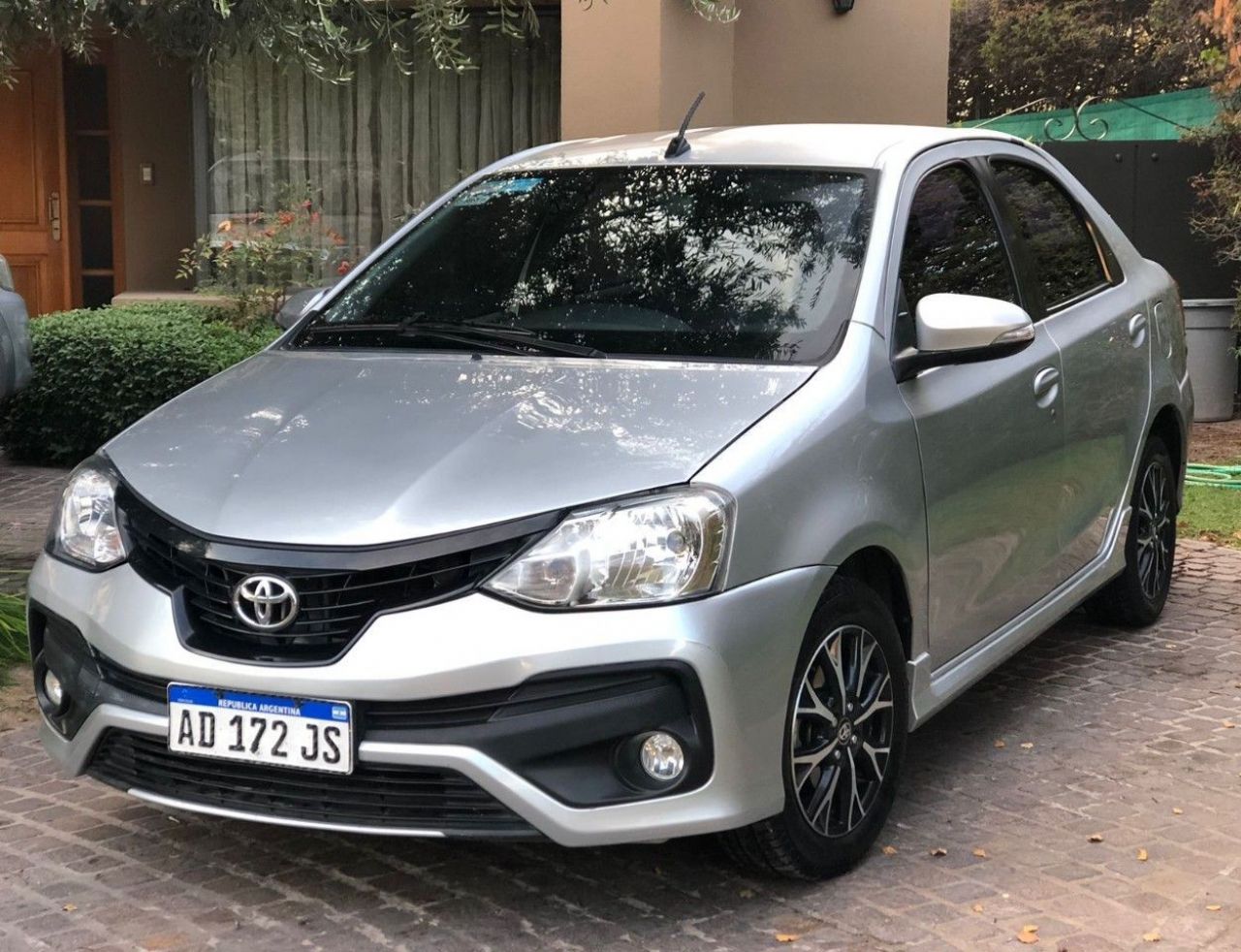 Toyota Etios Usado en Mendoza, deRuedas