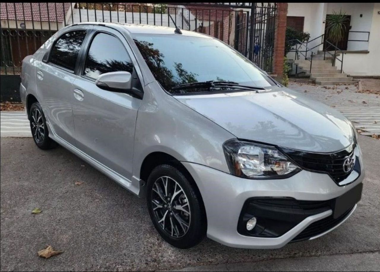Toyota Etios Usado en Mendoza, deRuedas