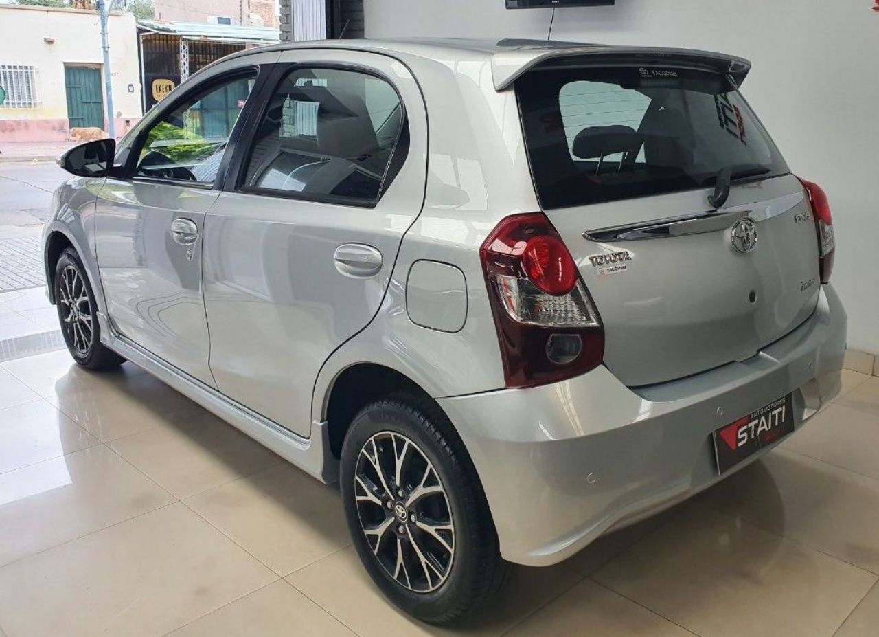 Toyota Etios Usado Financiado en Mendoza, deRuedas