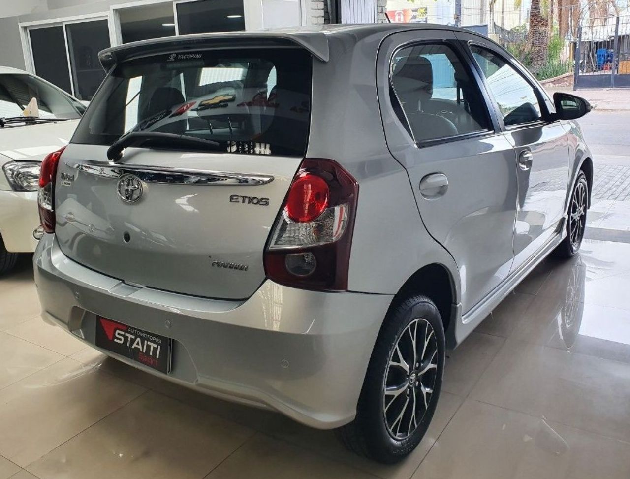 Toyota Etios Usado Financiado en Mendoza, deRuedas