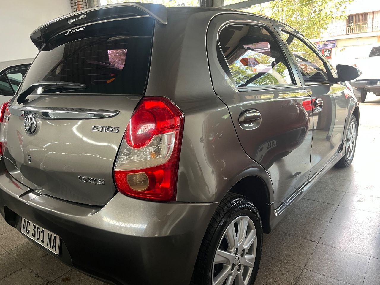 Toyota Etios Usado Financiado en Mendoza, deRuedas