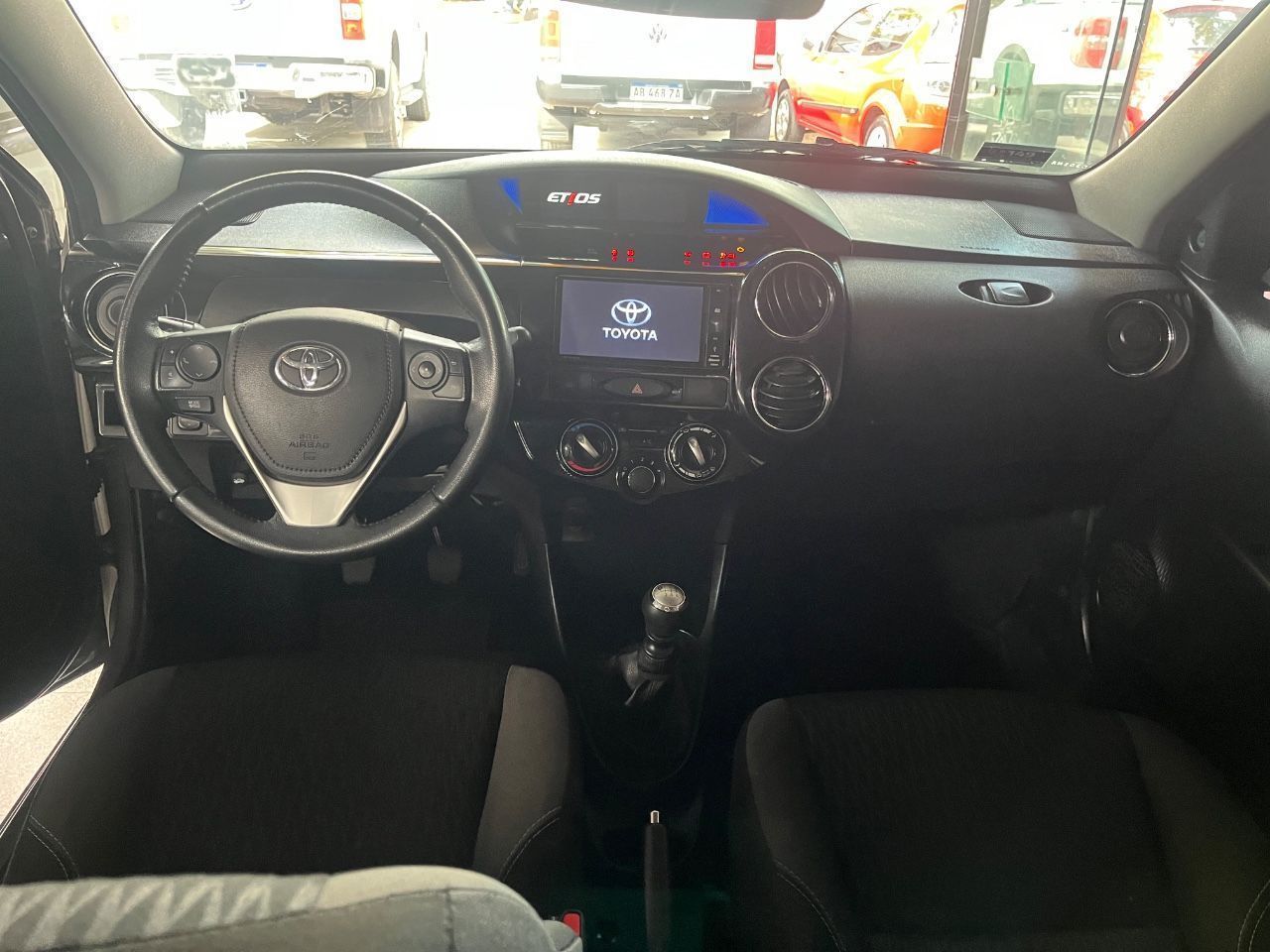 Toyota Etios Usado Financiado en Mendoza, deRuedas