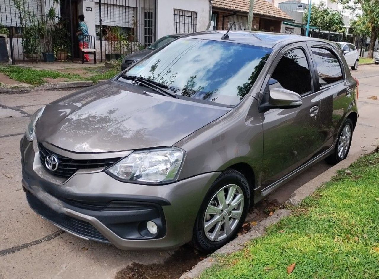 Toyota Etios Usado en Buenos Aires, deRuedas