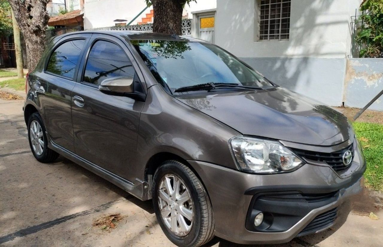 Toyota Etios Usado en Buenos Aires, deRuedas