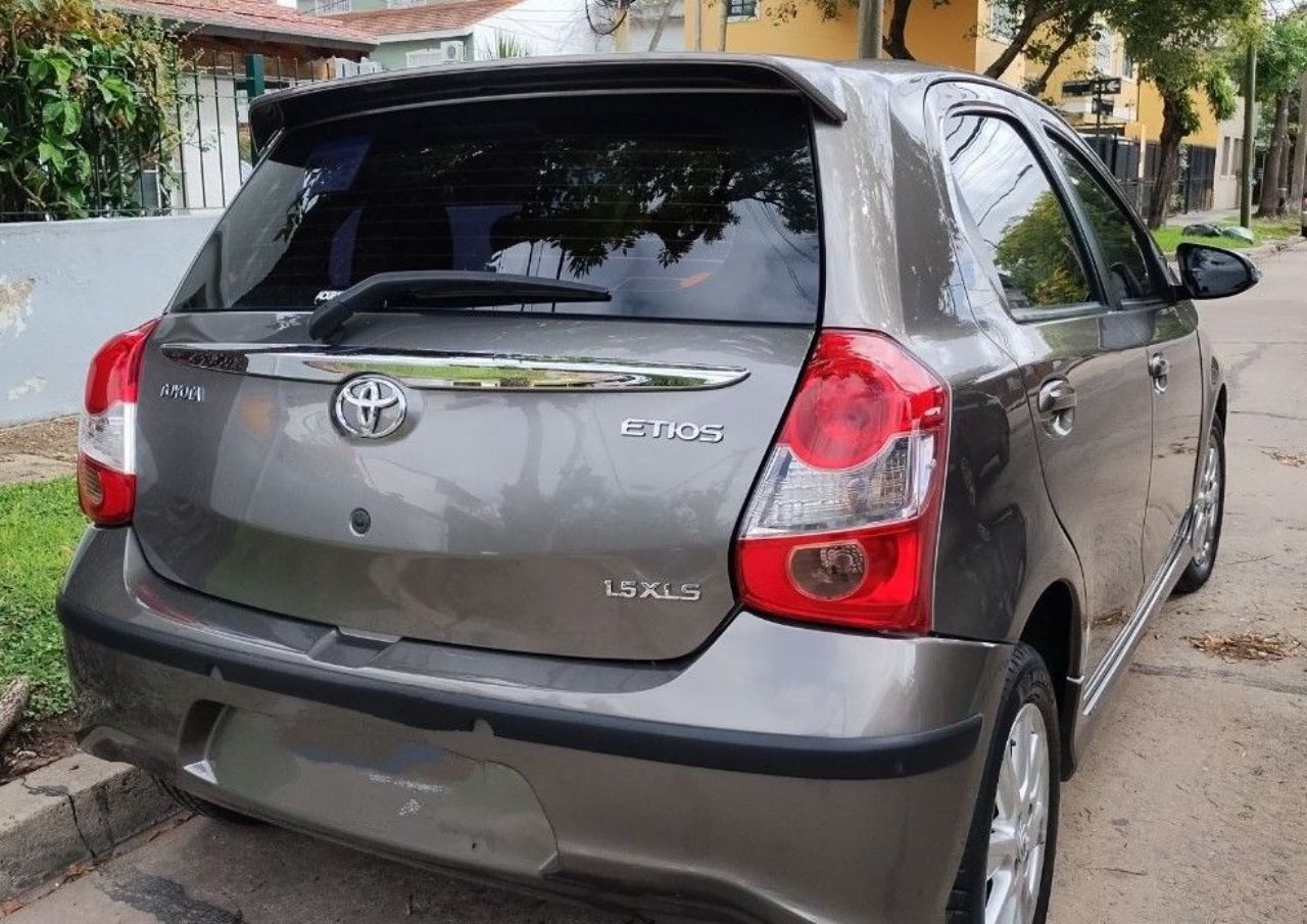 Toyota Etios Usado en Buenos Aires, deRuedas