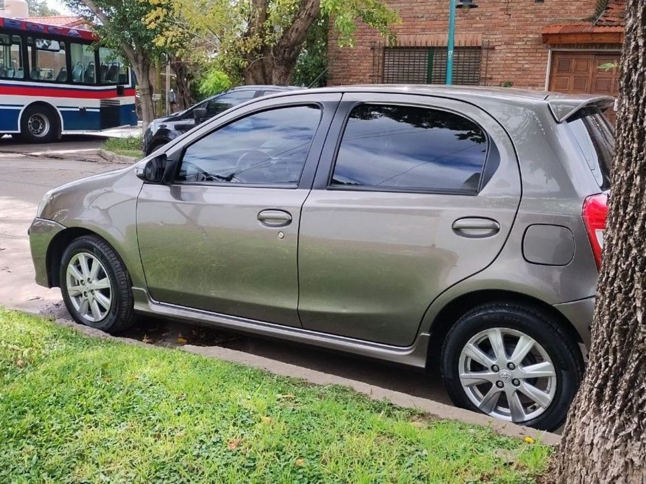 Toyota Etios Usado en Buenos Aires, deRuedas