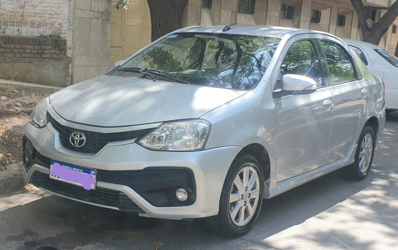 Toyota Etios Usado en Mendoza, deRuedas