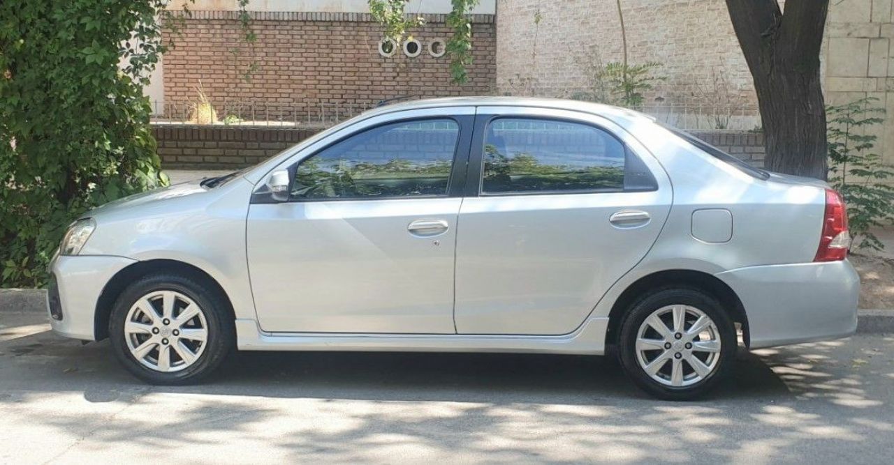 Toyota Etios Usado en Mendoza, deRuedas