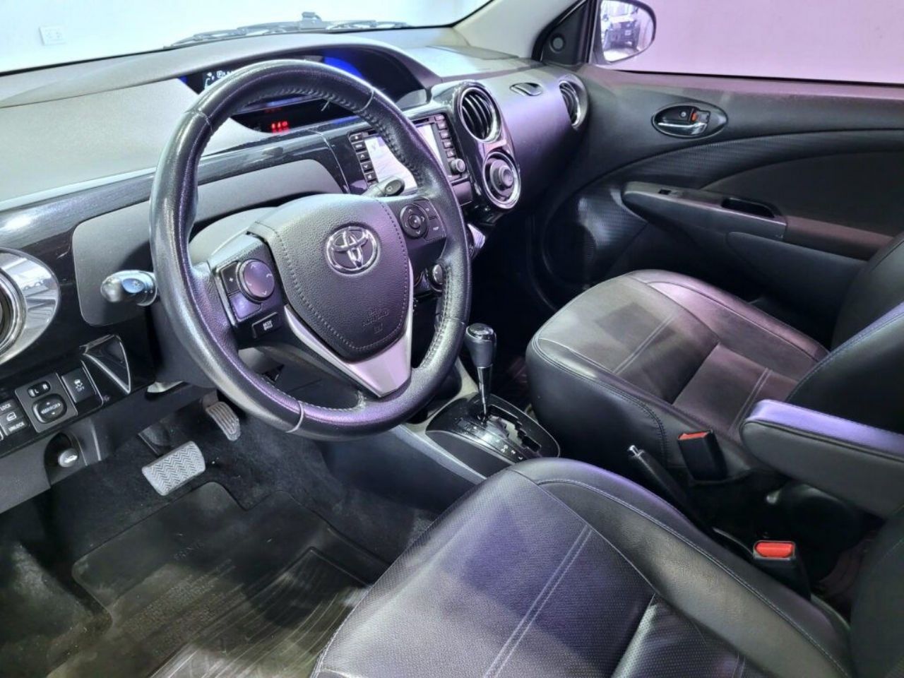 Toyota Etios Usado Financiado en Córdoba, deRuedas