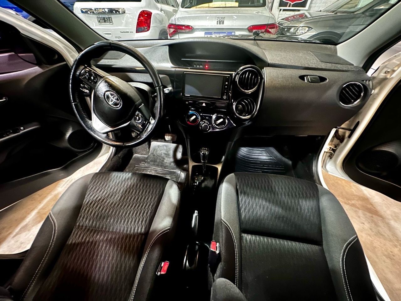 Toyota Etios Usado Financiado en Mendoza, deRuedas