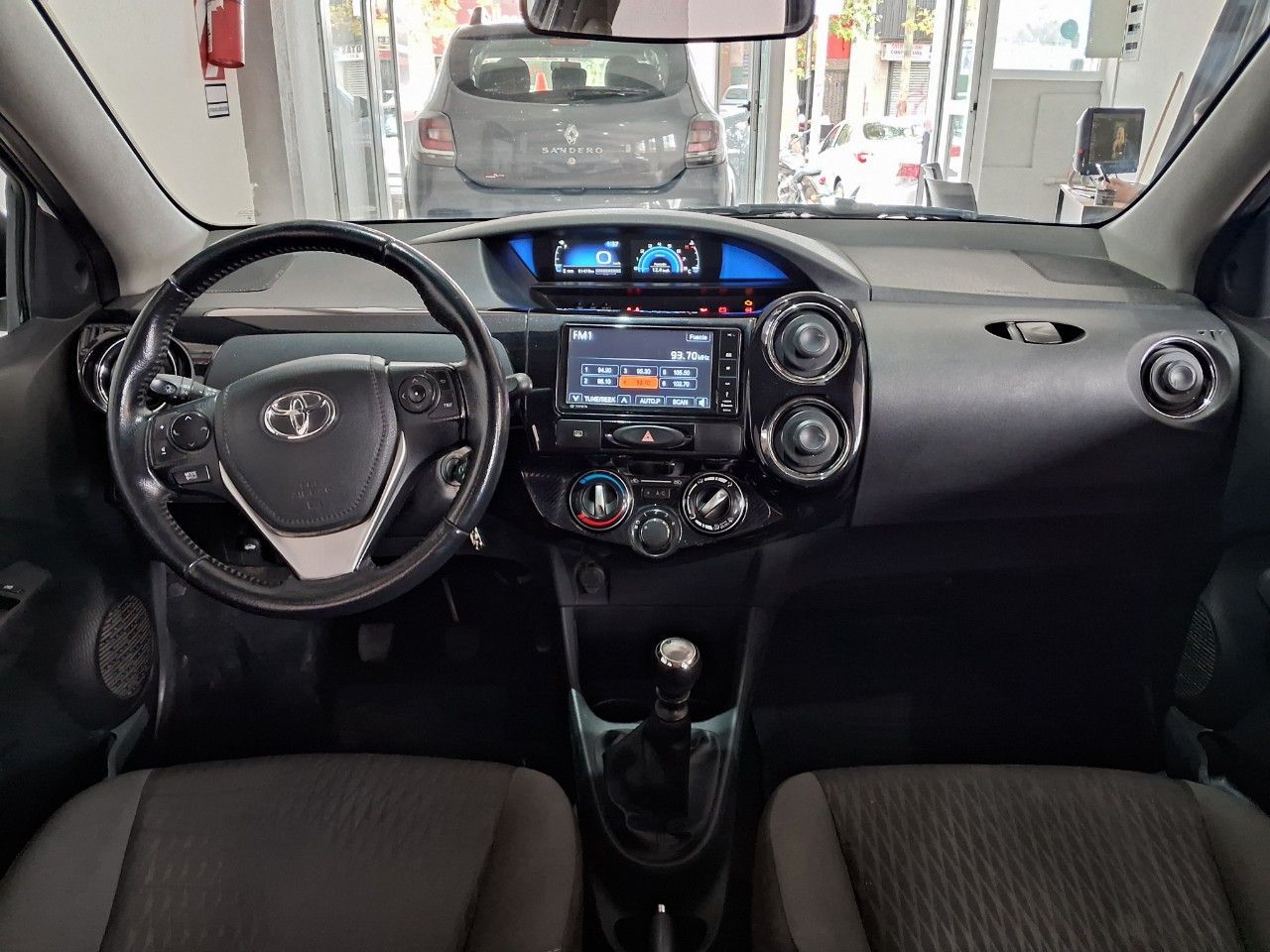 Toyota Etios Usado en Mendoza, deRuedas