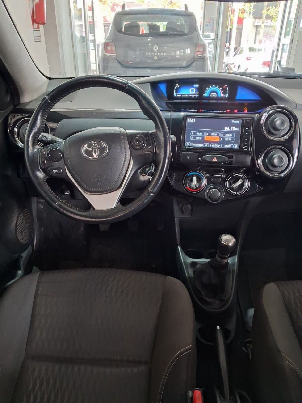Toyota Etios Usado en Mendoza, deRuedas