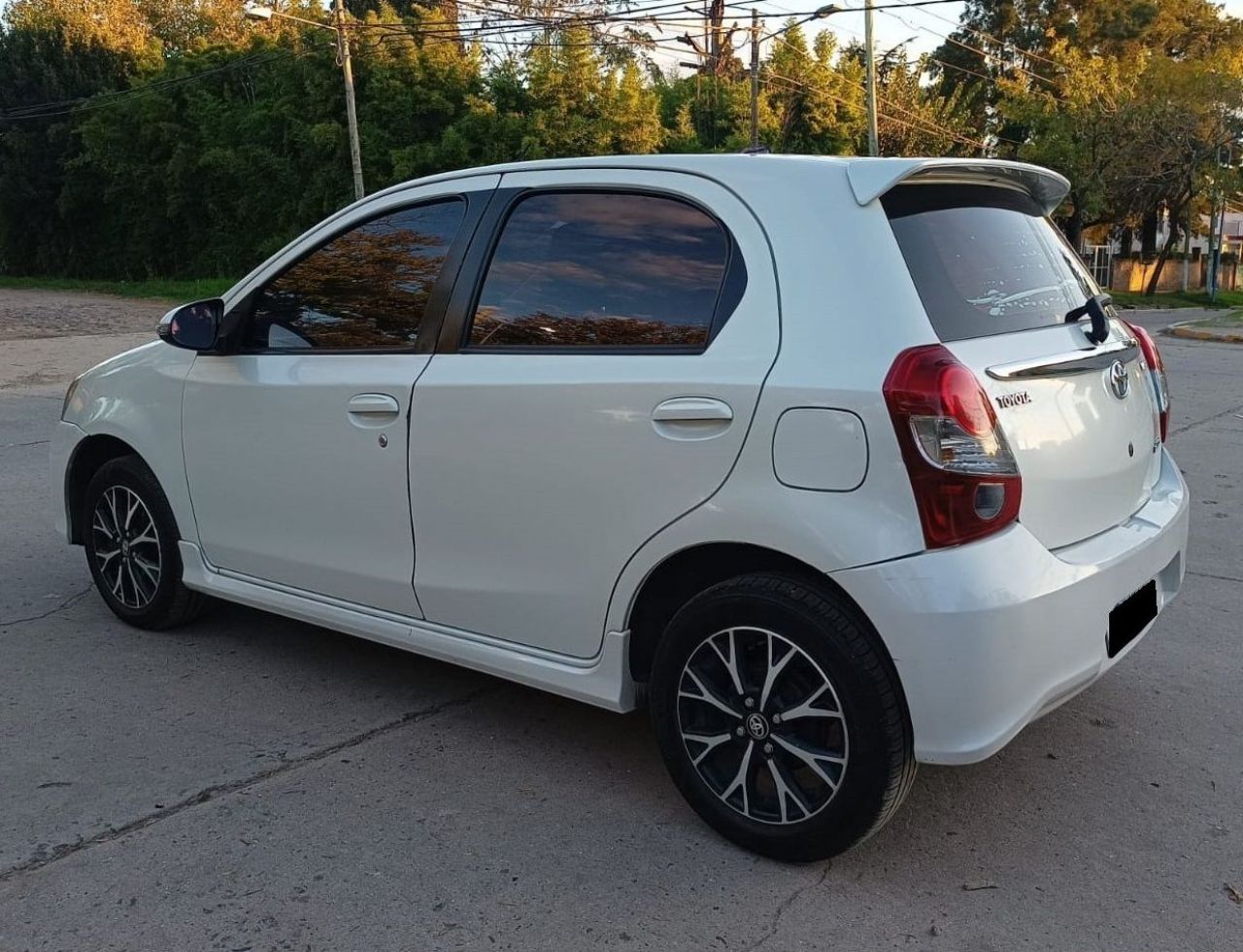 Toyota Etios Usado en Buenos Aires, deRuedas