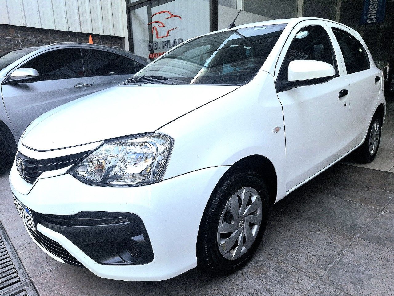 Toyota Etios Usado Financiado en Mendoza, deRuedas