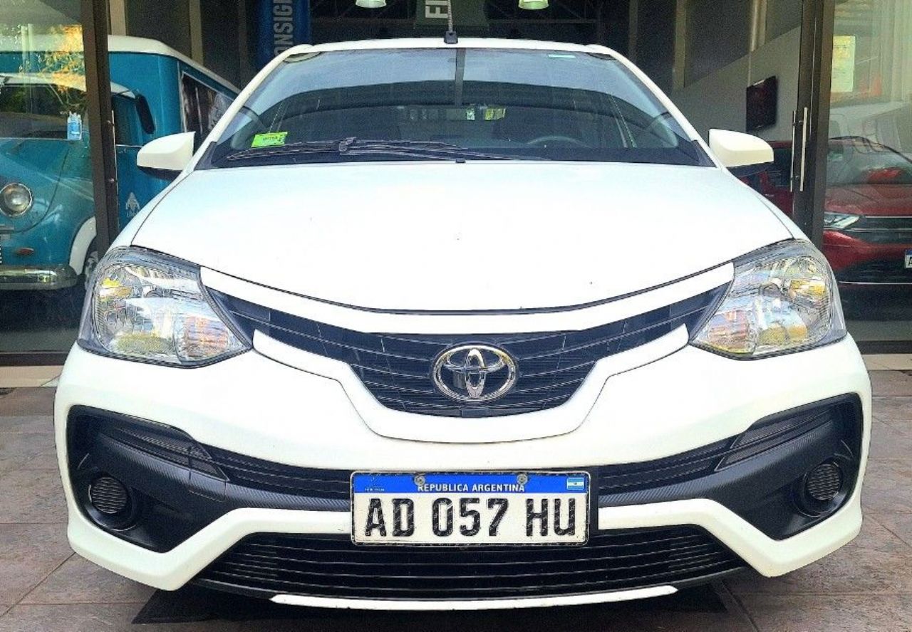 Toyota Etios Usado Financiado en Mendoza, deRuedas