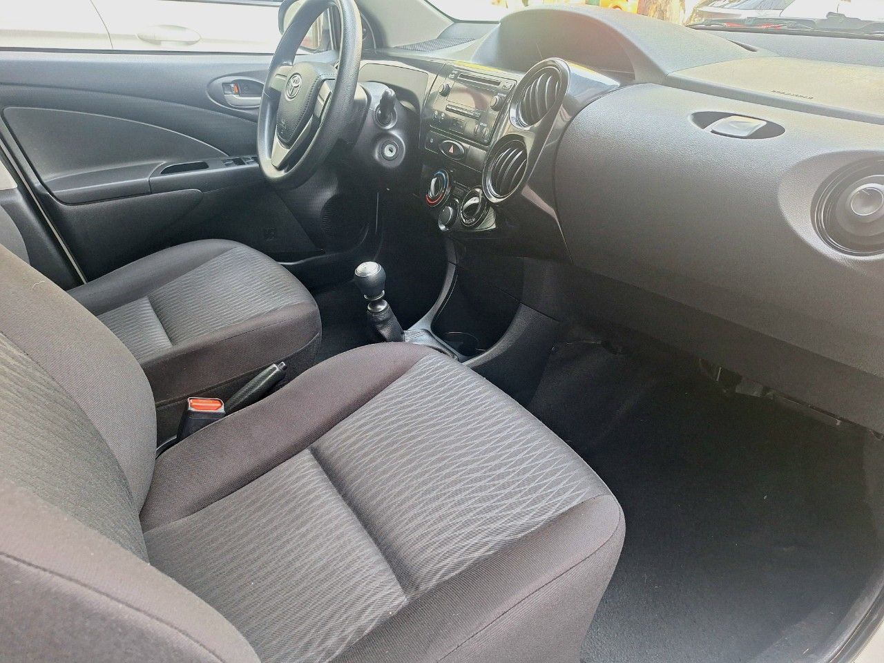 Toyota Etios Usado Financiado en Mendoza, deRuedas